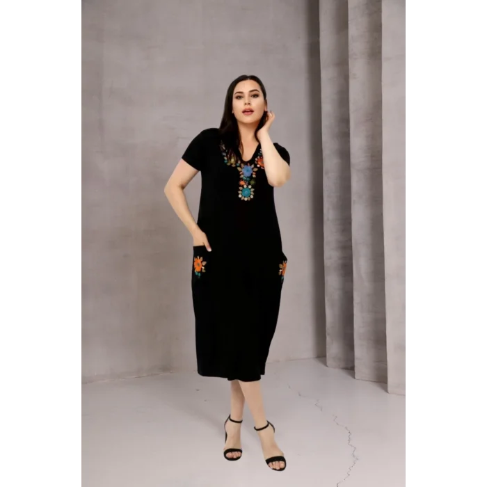 Yakası Cepleri Çiçek Nakışlı Elbise