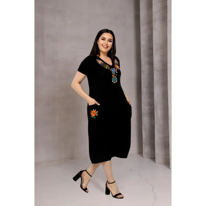 Yakası Cepleri Çiçek Nakışlı Elbise