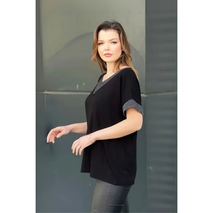Yakası Kolları Sim Detaylı Bluz