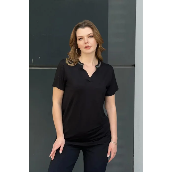 Yakası Taş Detaylı Bluz