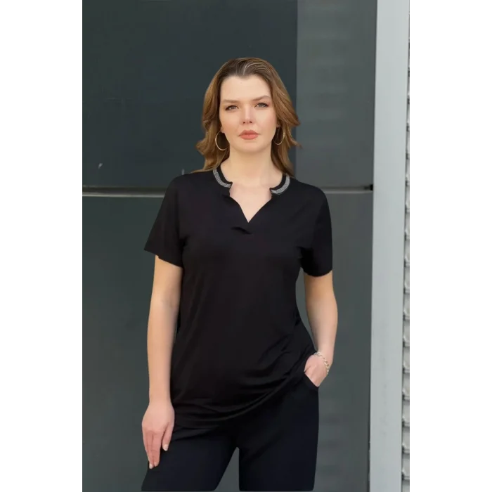 Yakası Taş Detaylı Bluz