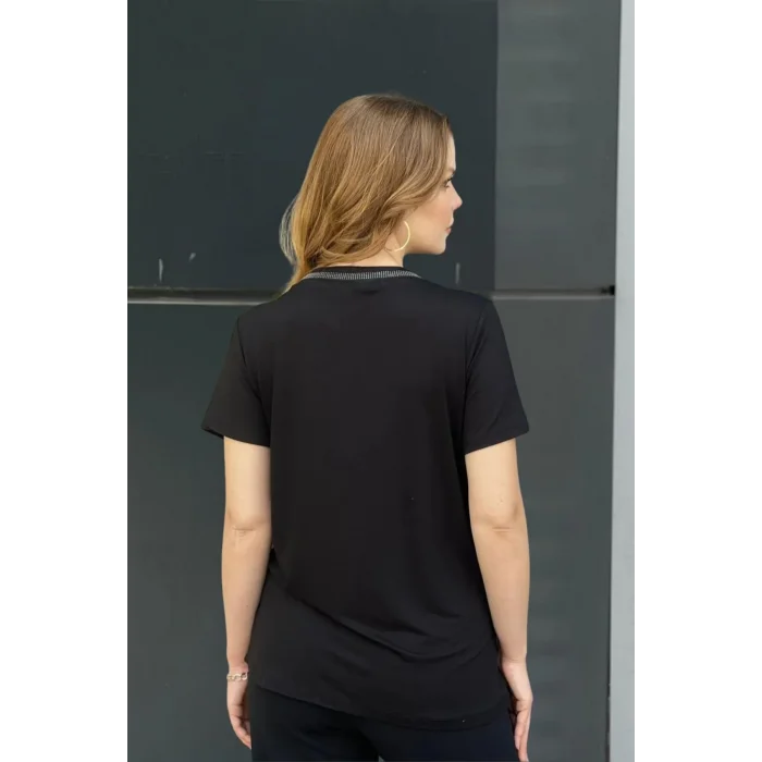 Yakası Taş Detaylı Bluz