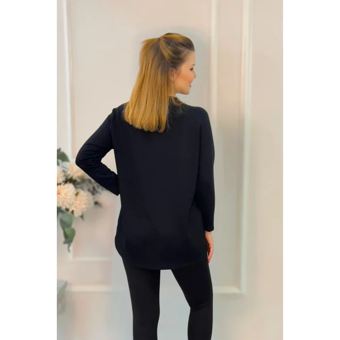 Yakası Toka Detaylı Parçalı Bluz