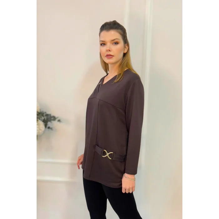 Yakası Toka Detaylı Parçalı Bluz