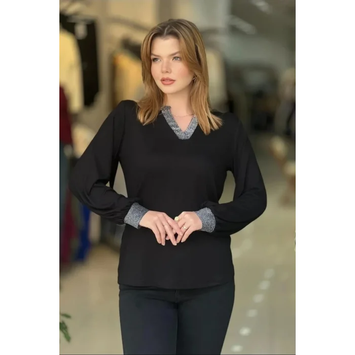 Yakası Ve Kol Uçları Simli Bluz