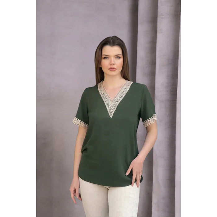 Yakası Ve Kolları Güpürlü Bluz