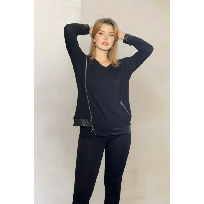 Yandan Fermuarlı Suni Deri Detaylı Bluz