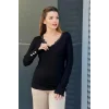 Yakası Dantelli Kolları Düğmeli Bluz