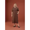Yakası Taşlı Yırtmaçlı Elbise