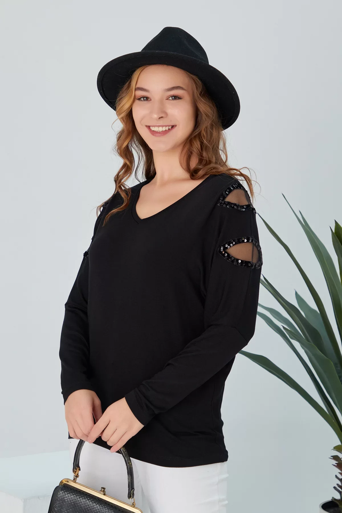 Kolları Pullu Pencereli Bluz