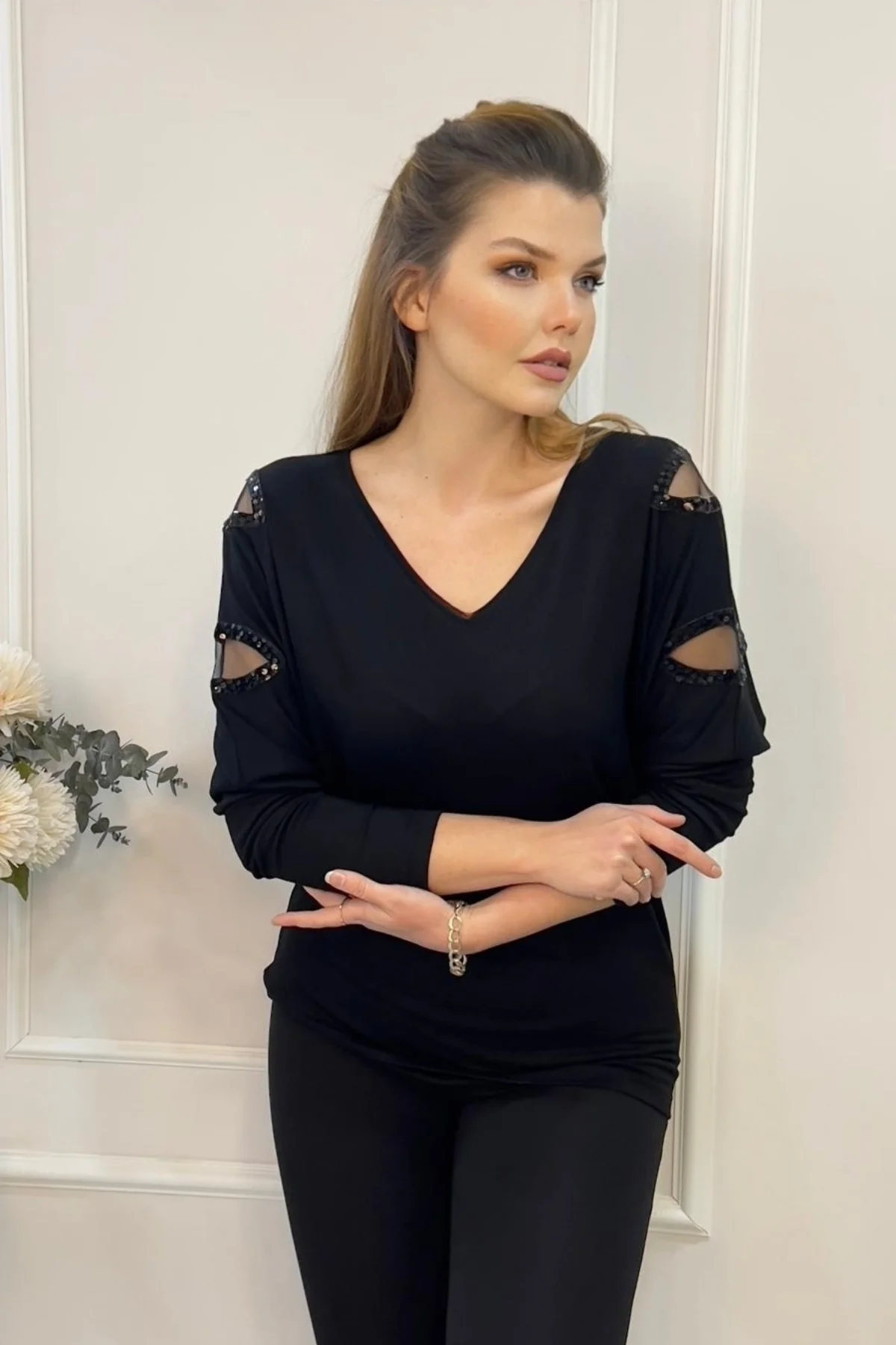 Kolları Pullu Pencereli Bluz