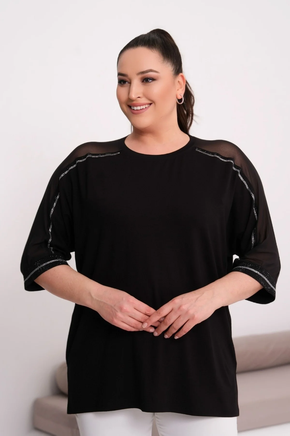 Kolları Şifon Detaylı Taş Baskılı Bluz