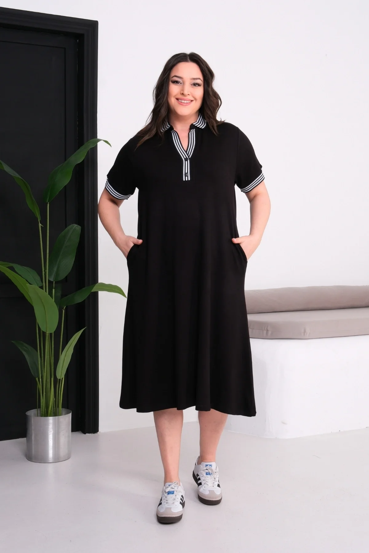 Yaka ve Kolları Çİizgili Elbise