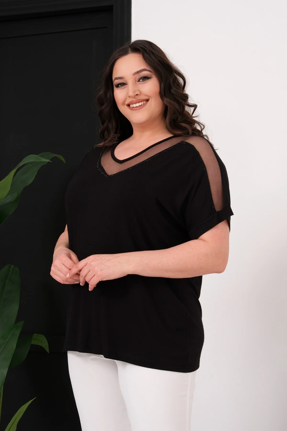 Yakası Ve Omuz Tül Detaylı Bluz