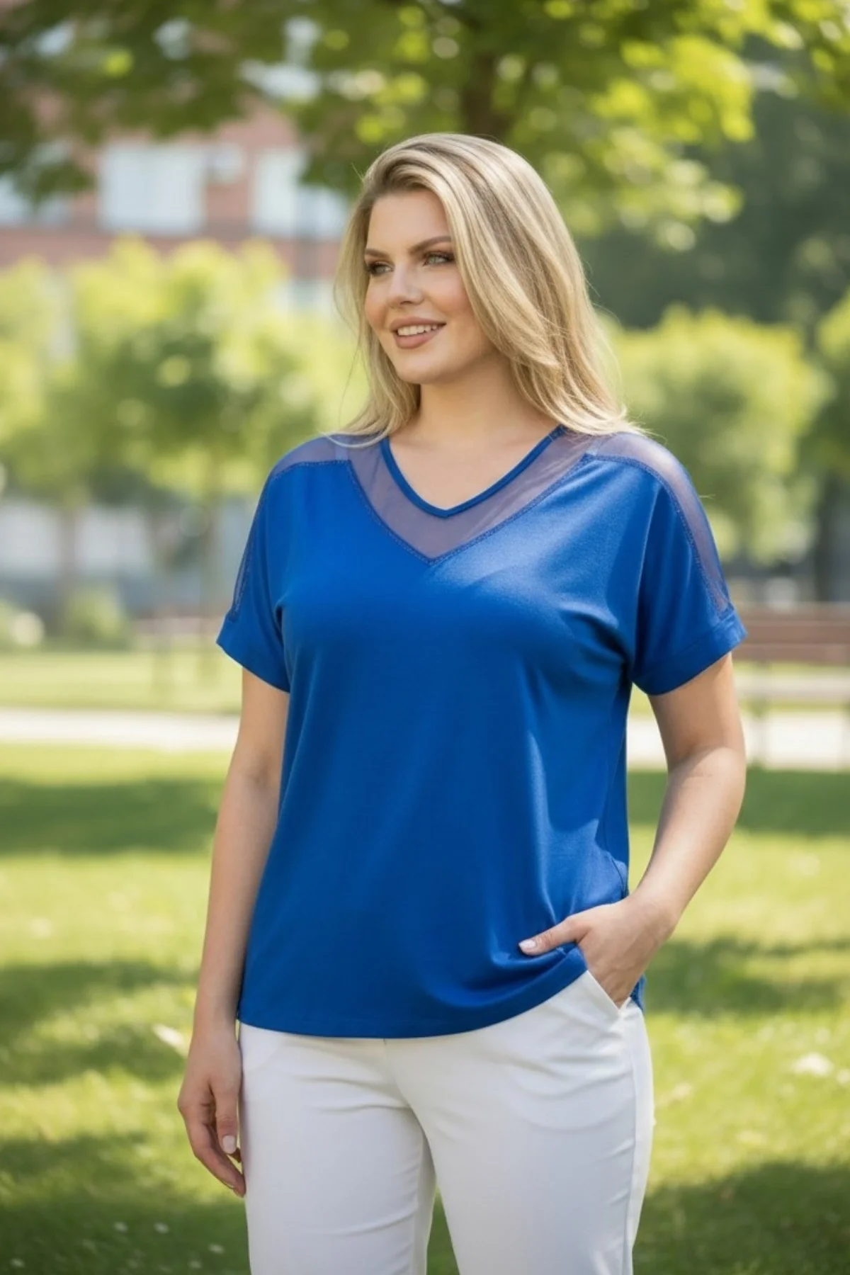 Yakası Ve Omuz Tül Detaylı Bluz