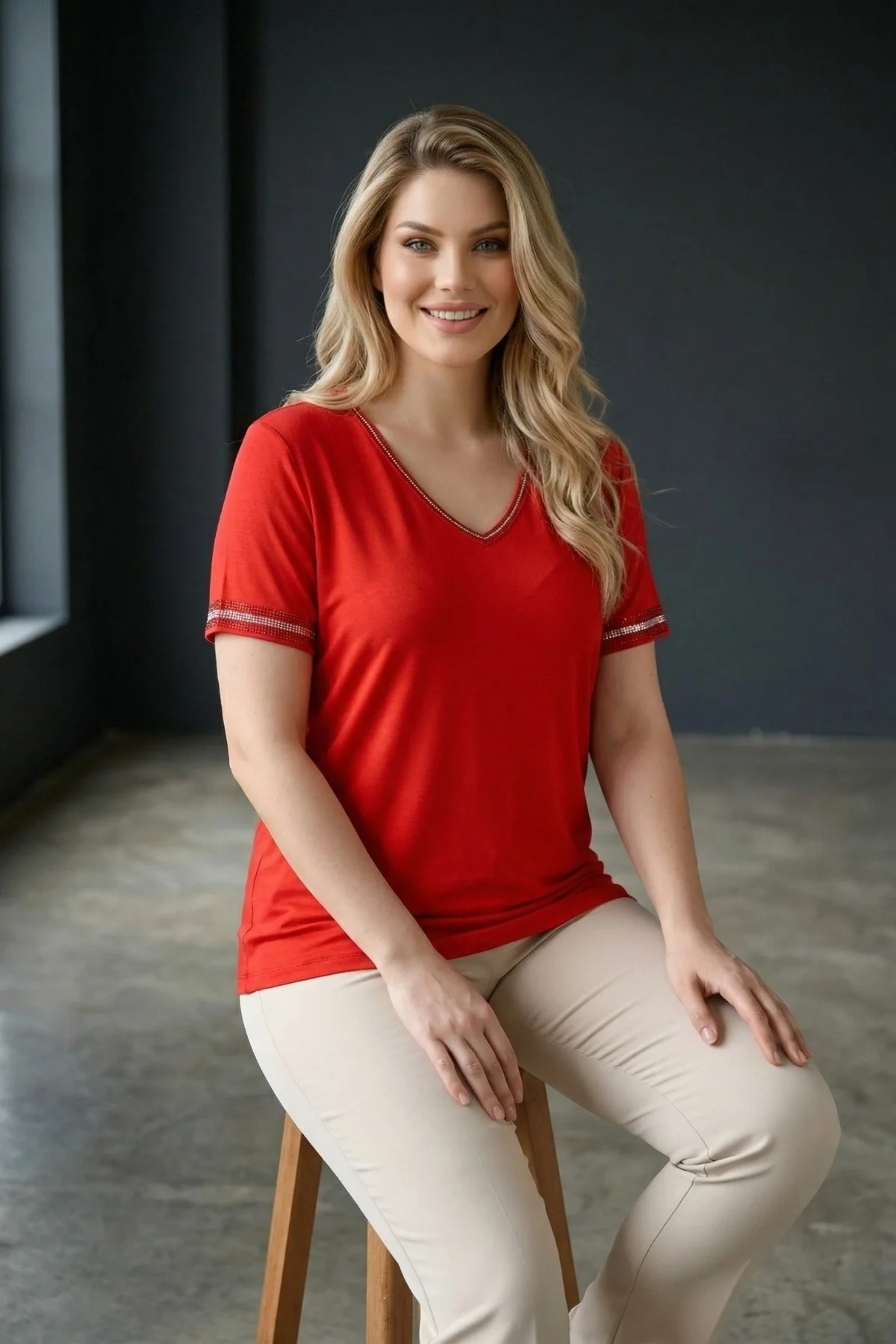 Yakası ve Kolları Taş Baskılı Bluz