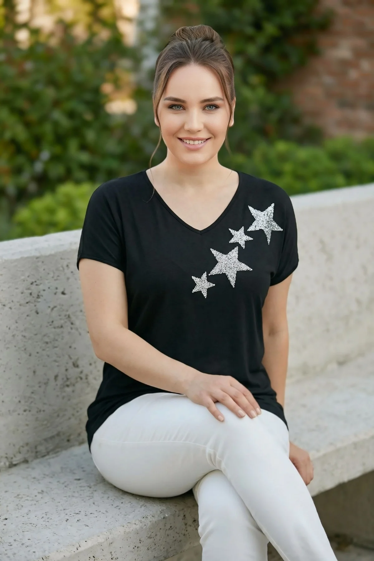 Önü Yıldız Taş Baskılı Bluz