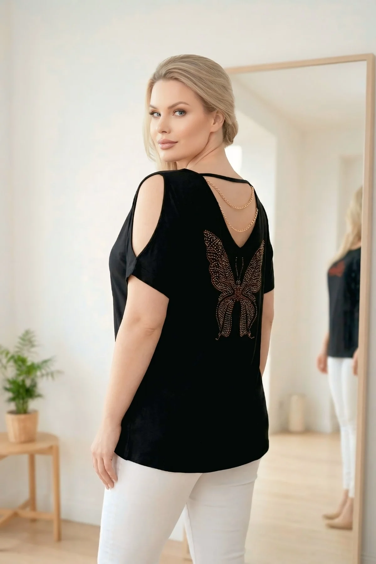 Sırtı Kelebek Taş Baskılı Zincir Detaylı Bluz