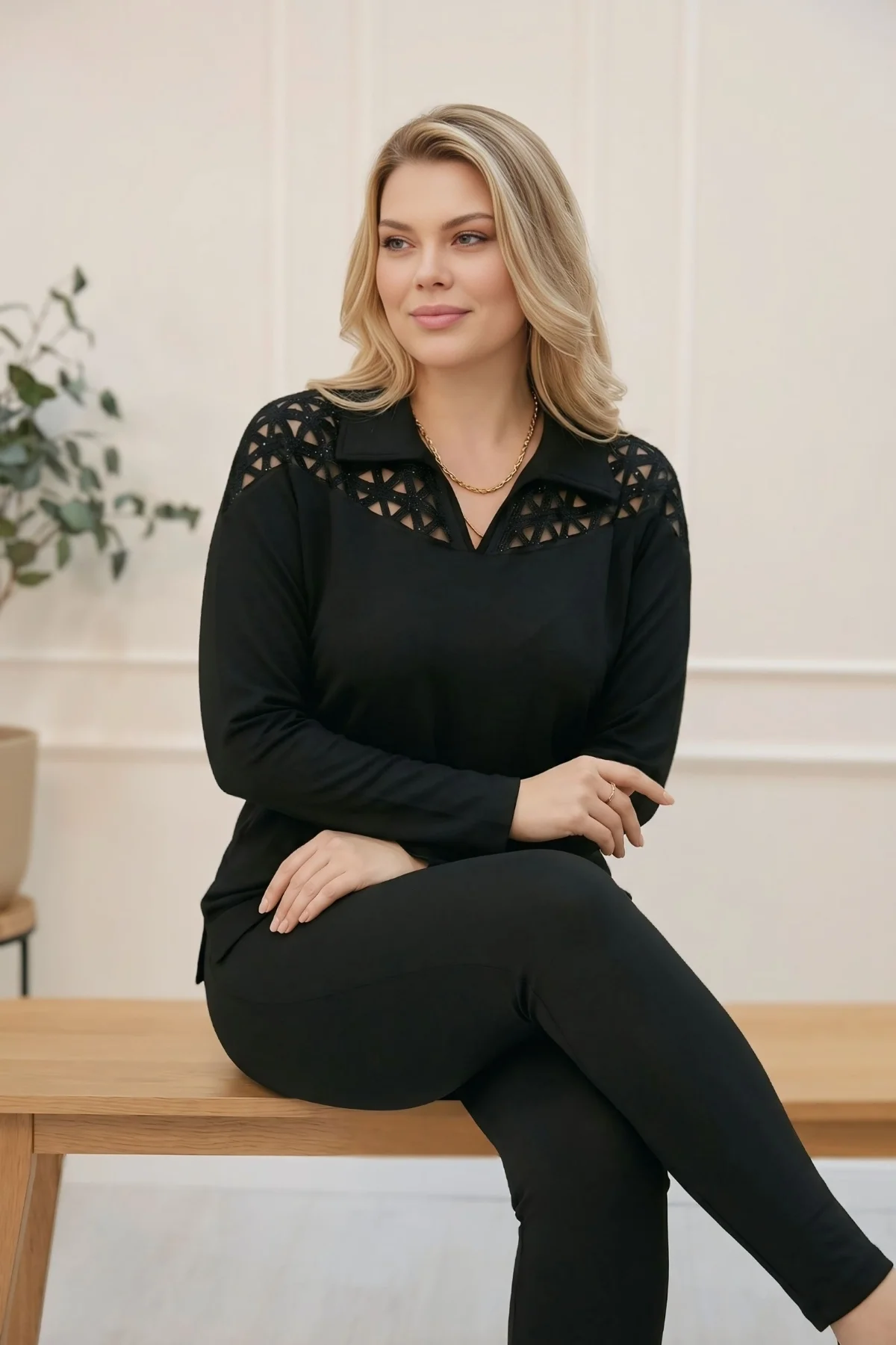 Lazer Kesim Gömlek Yaka Taş Detaylı Bluz