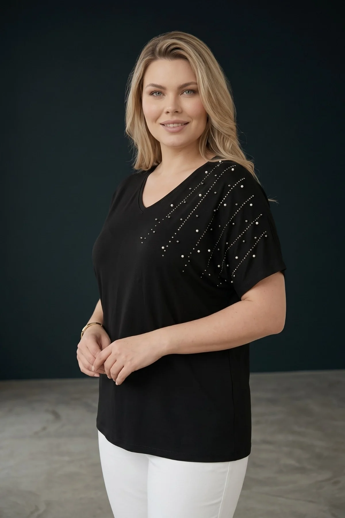 Omuz İnci Detaylı Bluz