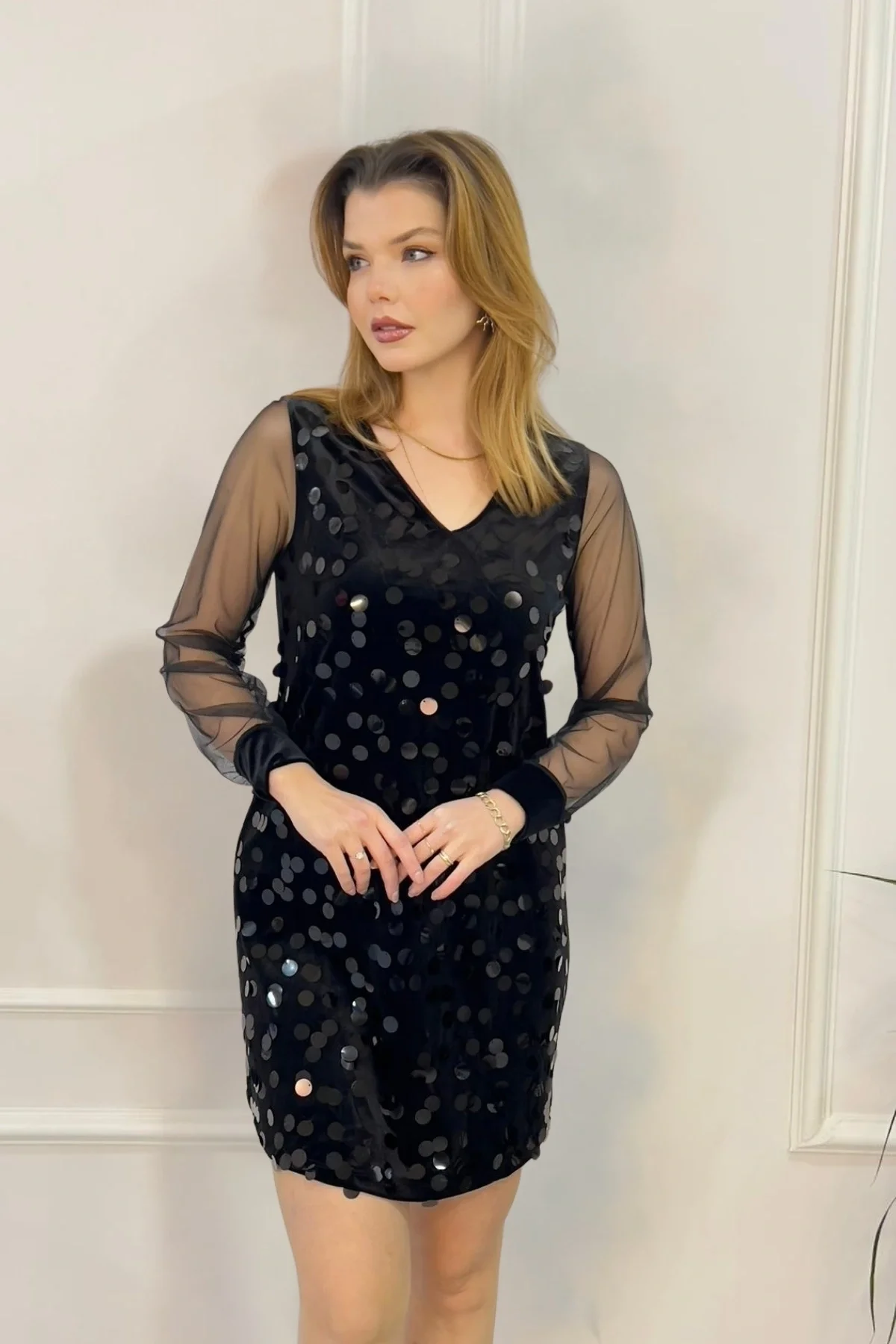 Kadife Pullu Kolları Tül Elbise