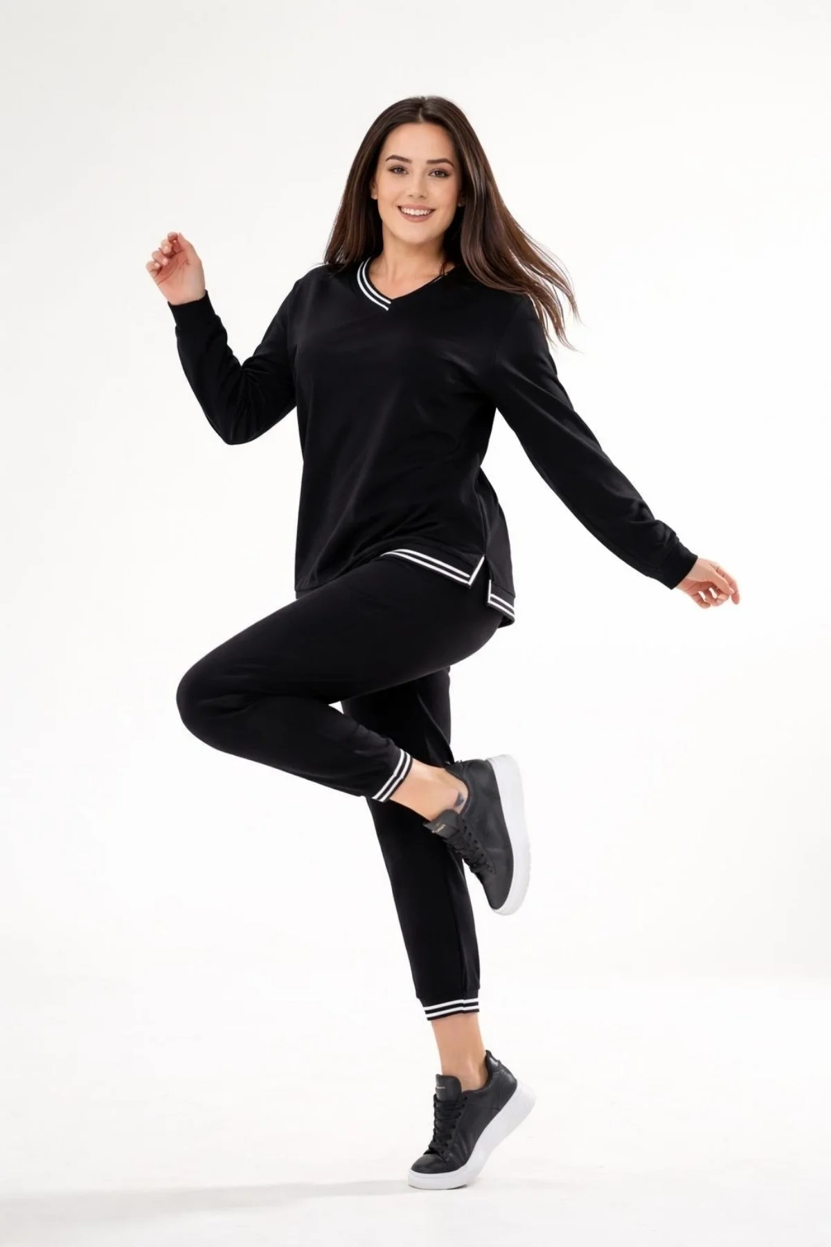 Yakası Örme Şeritli Yırtmaçlı Takım