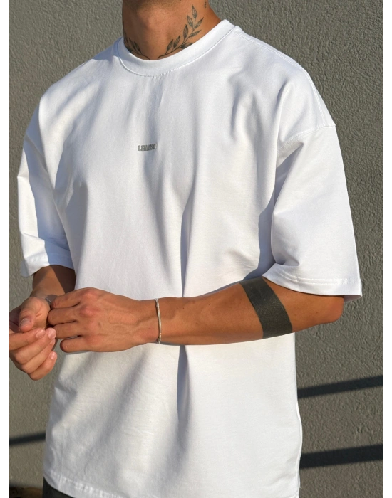 Beyaz Göğüs Nakışlı Oversize T-Shirt