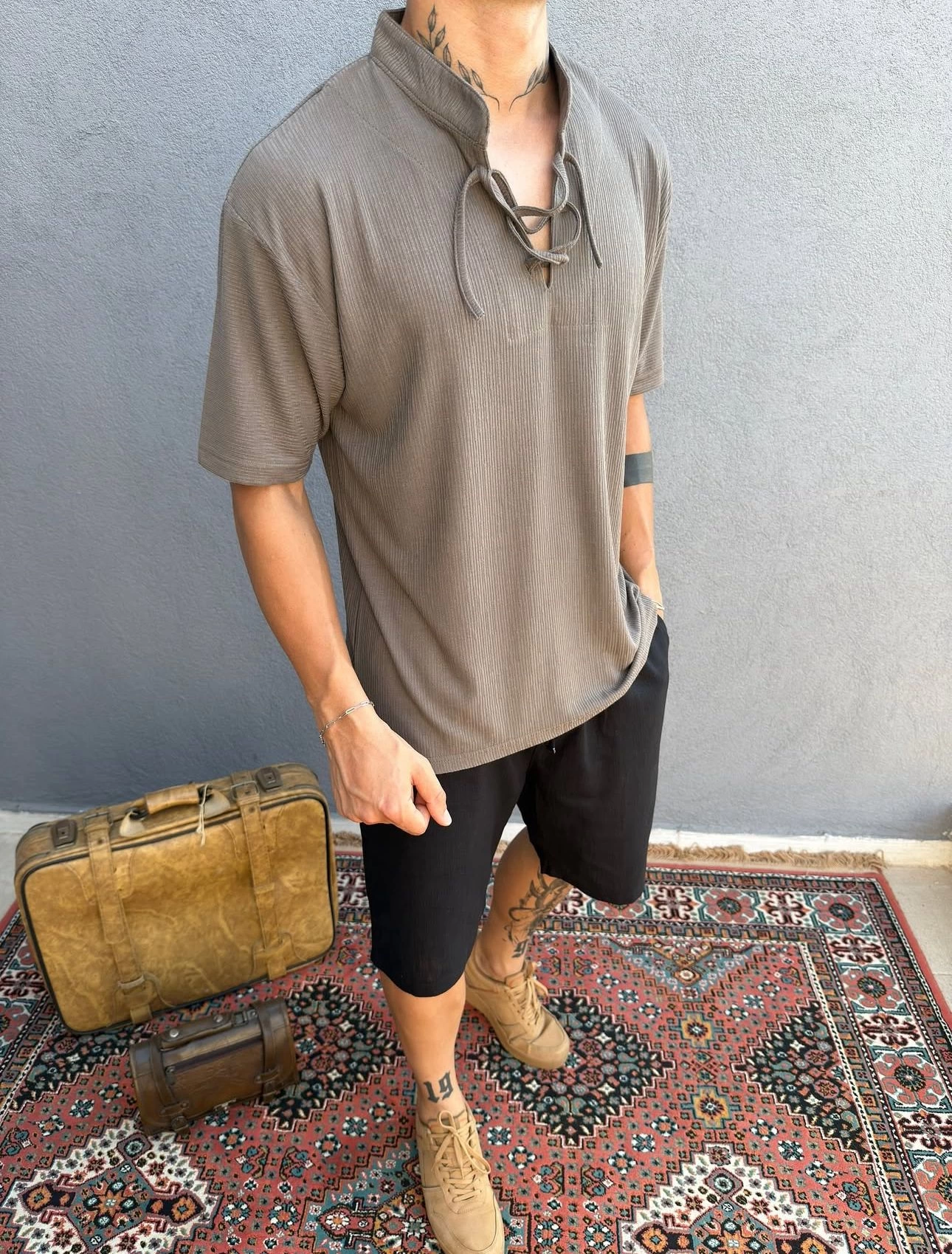 Kahve İp Yaka Detay Jakar Kumaş T-Shirt