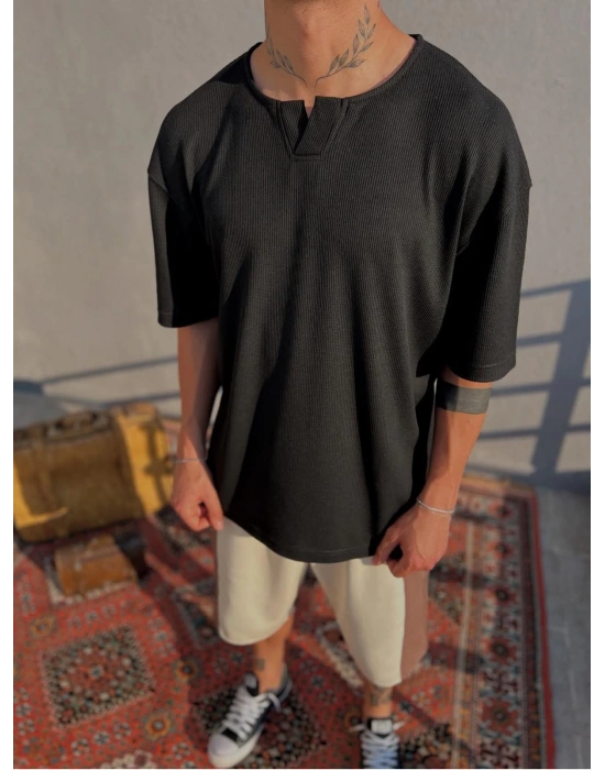 Siyah Yaka Detay Waffle Kumaş Rahat Kesim T-Shirt
