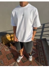 Beyaz Göğüs Nakışlı Oversize T-Shirt
