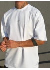 Beyaz Göğüs Nakışlı Oversize T-Shirt