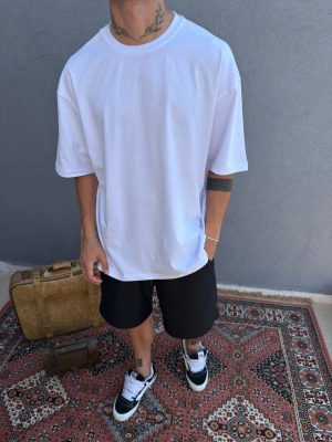 Beyaz Basic Oversize T-Shirt
