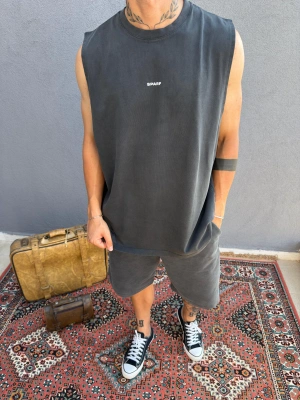 Koyu Gri Asit Yıkamalı Kolsuz T-Shirt