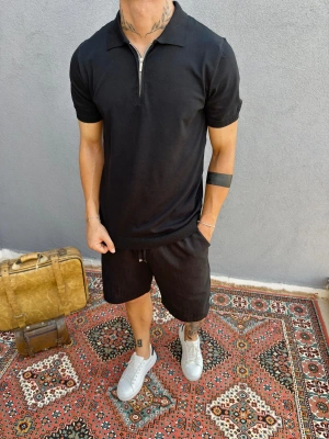 Siyah Fermuarlı Polo Yaka T-shirt