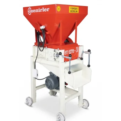 Özenirler Yem Ezme Makinesi 30luk