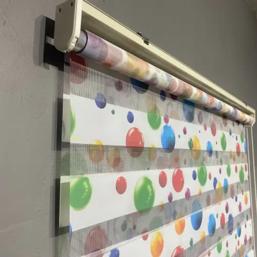 Renkli Toplar Baskılı Zebra Perde