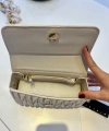 Sisley Kapitone Desenli Zincirli Askılı Omuz Çantası