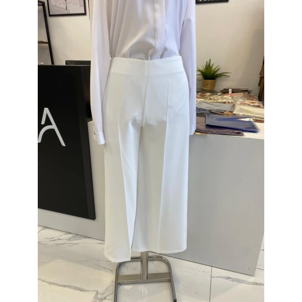 ARKASI LASTİKLİ KISA GENİŞ PAÇA PANTALON