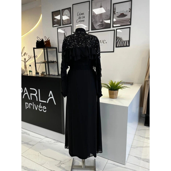 Nurcan Çetin Pul ve Fırfır Detaylı Abaya