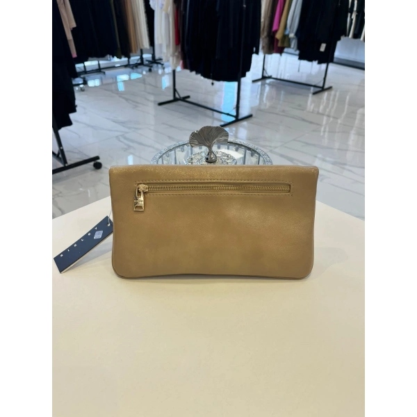Sisley Katlanır Kapaklı Zincirli Clutch Çanta