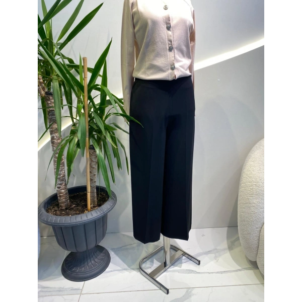 ARKASI LASTİKLİ KISA GENİŞ PAÇA PANTALON