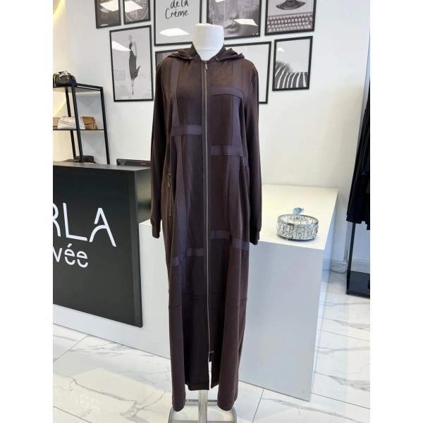 Nurcan Çetin Şerit Detaylı Kahve Ferace