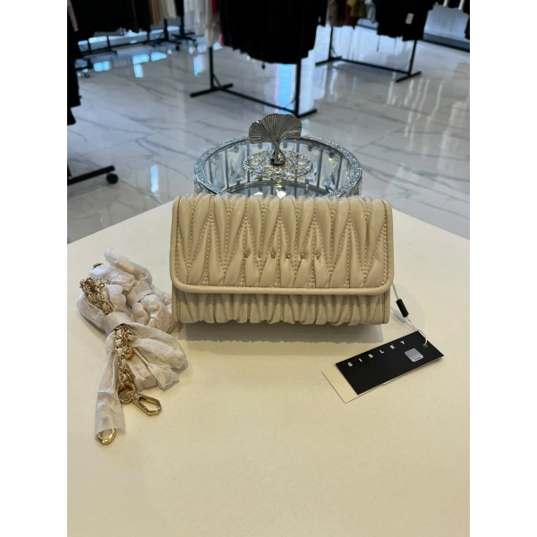 Sisley Kapitone Desenli Zincirli Askılı Omuz Çantası