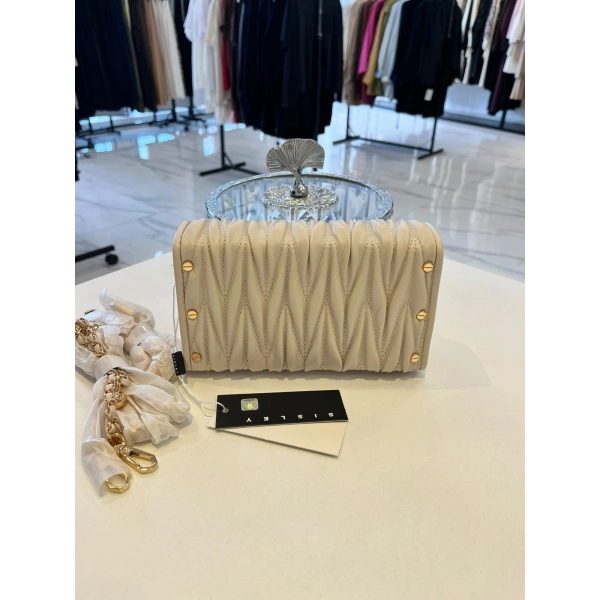 Sisley Kapitone Desenli Zincirli Askılı Omuz Çantası