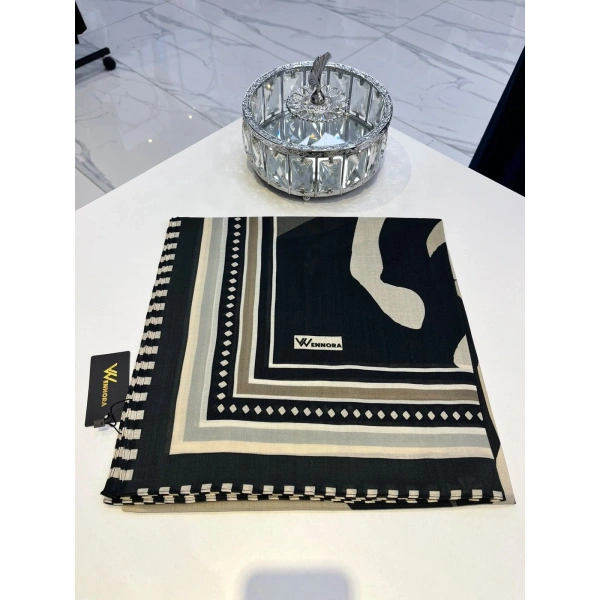 Wennora Karya Omuz Şalı