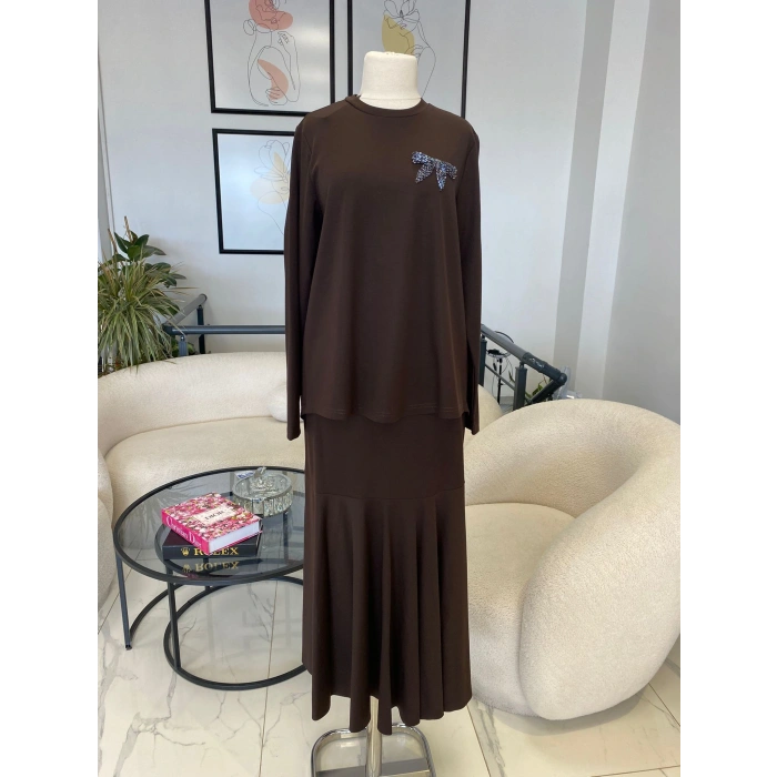 NURCAN ÇETİN FİYONK DETAYLI ETEKLİ TAKIM KAHVERENGİ