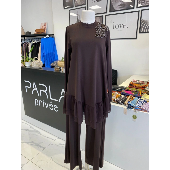 NURCAN ÇETİN ŞİFON DETAYLI İKİLİ TAKIM KAHVERENGİ