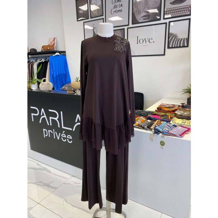 NURCAN ÇETİN ŞİFON DETAYLI İKİLİ TAKIM KAHVERENGİ