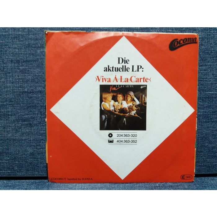 A LA CARTE IN THE SUMMER SUN