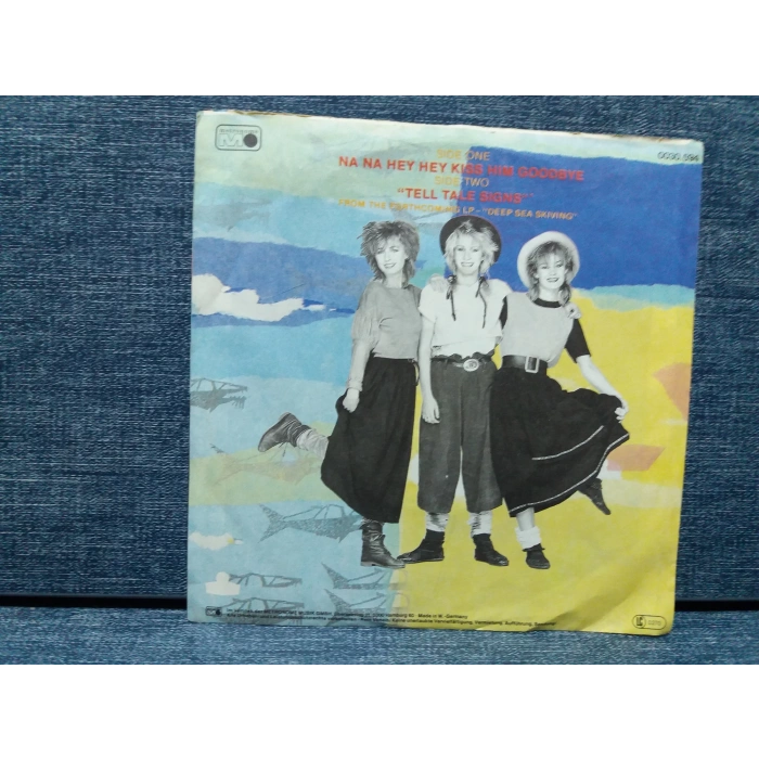 BANANARAMA NA NA HEY HEY KISS